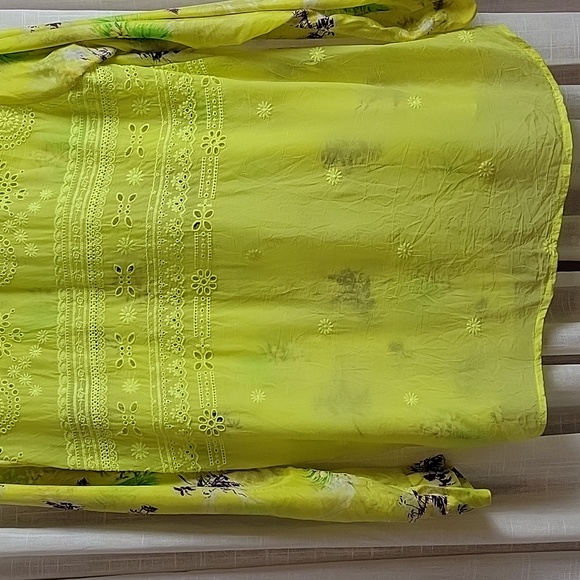 Johnny Was Silk Chartreuse Floral Long Sleeve Shirt Size M - Picture 9 of 10